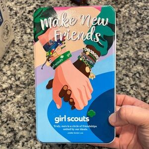 Girl Scouts Make New Friends Tin EUC